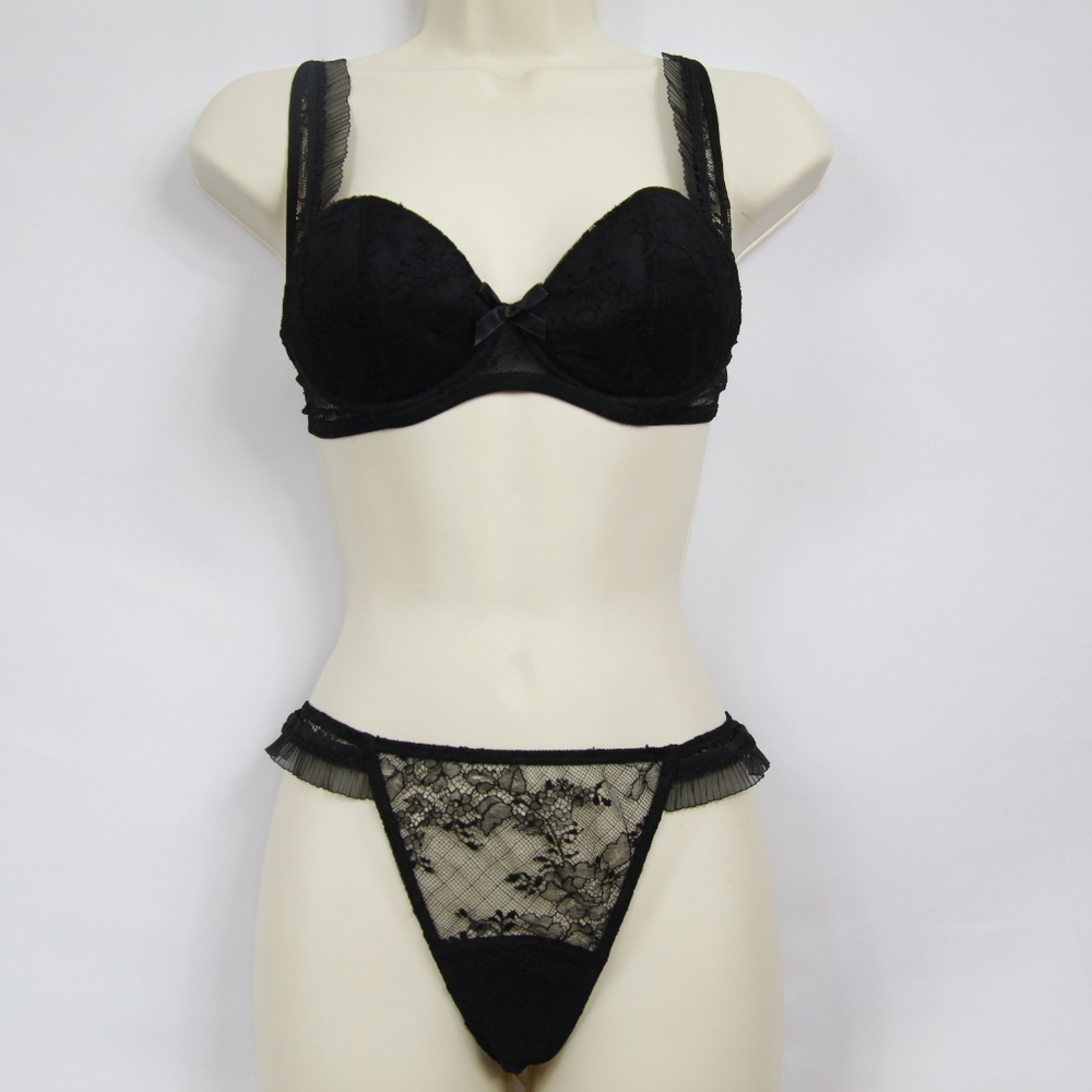 CHRISTIES DELICES Lingerie Bra&String Set Black